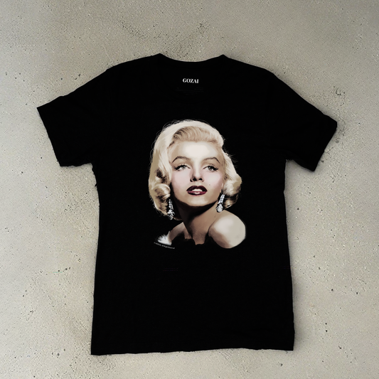 Made with a comfy 90% cotton, 10% polyester blend, this vintage-style black heather tee is perfect for everyday wear. Expertly printed ColorHalftone design featuring Marilyn Monroe. Available in XS-3XL for a perfect fit.